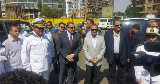 بالصور.. مدير أمن الجيزة يوزع الحلوى على المواطنين بمناسبة عيد الأضحى