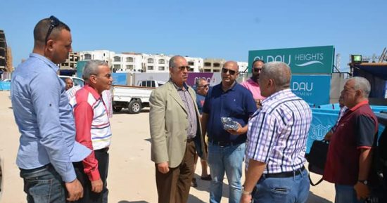 بالصور .. محافظ البحر الأحمر يتفقد الاستعدادات النهائية لحفل عمرو دياب بالغردقة 