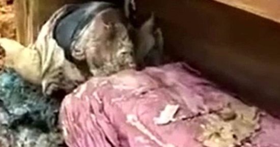 بالصور.. عمال بناء يعثرون على جثة رجل صينى محفوظة داخل نعش منذ قرون