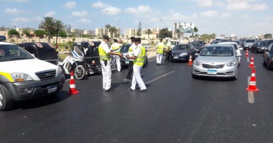 حملات مرورية مكثفة على الطرق لرصد المخالفات بالقاهرة والجيزة