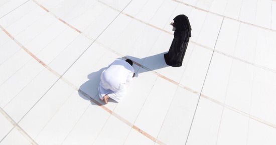 شعراء يحولون صورة بالحج إلى نصوص شعرية