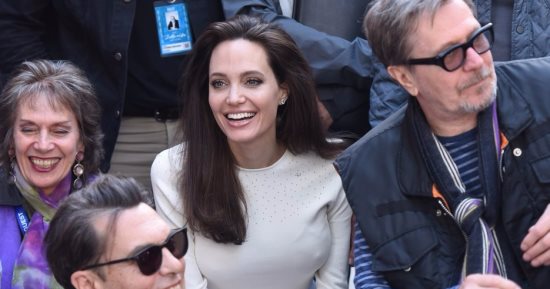 بالصور.. إنجلينا جولى بكامل حيويتها وجمالها بمهرجان Telluride Film Festival