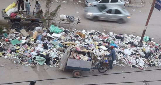 قارئ يشكو تلال القمامة والمخلفات فى شوارع حى ثانى الإسماعيلية