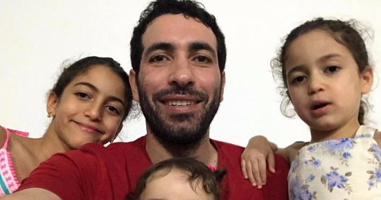 محمد أبو تريكة يحتفل بعيد الأضحى مع بناته