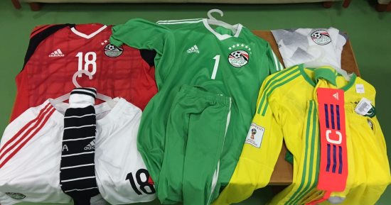 منتخب مصر بالأحمر وأوغندا بالأبيض فى التصفيات المونديالية