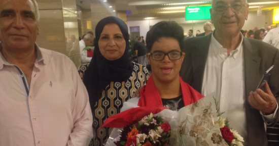 بالصور.. السباح محمد الحسينى يصل القاهرة بعد محاولة عبور المانش
