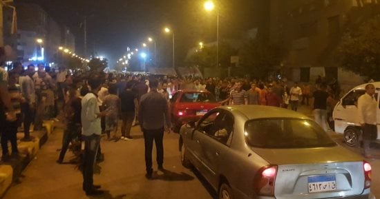 بلطجية يقتلون شابا فى بنها والأهالى يتجمعون أمام مستشفى الجامعه
