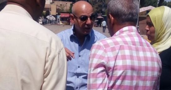 تكريم عامل قطار لأمانته بعد عثوره على حقيبة راكب بها 35 ألف جنيه