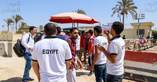باعة الأعلام يطرحون كميات كبيرة بمحيط برج العرب