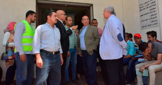 رئيس جامعة أسيوط يتفقد أول أيام الكشف الطبى على الطلاب الجدد 