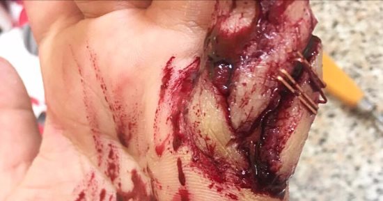 بالصور.. "طباخ الرعب بيدوقه".. "عبد الله" يحول الطعام لمكياج رعب
