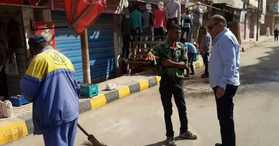 رئيس حى العامرية يرصد تقاعس عمال النظافة عن العمل