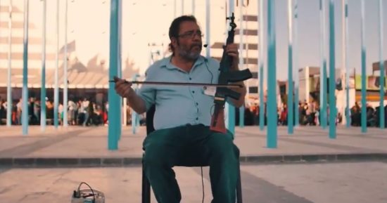 بالصور.. كلاشينكوف "غالب" السورى.. أداة قتل تتحول لـ"ألحان السلام"