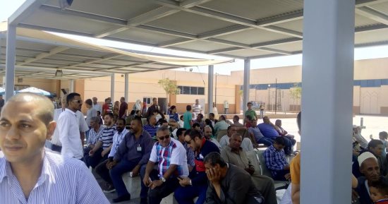 استقبال الحجاج بالورود والزغاريد بمطار القاهرة الدولى.. "مصر للطيران" تسير 17 رحلة لعودة 3000 حاج اليوم.. 16 رحلة غدا لعودة 3500 آخرين.. والصالة الموسمية: جاهزون لاستقبال 1000 راكب فى وقت واحد 