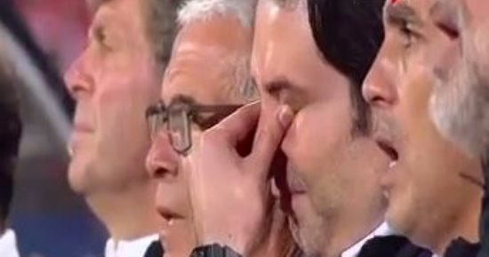 شاهد.. كوبر يردد النشيد الوطنى كاملاً.. وبكاء مدرب المنتخب