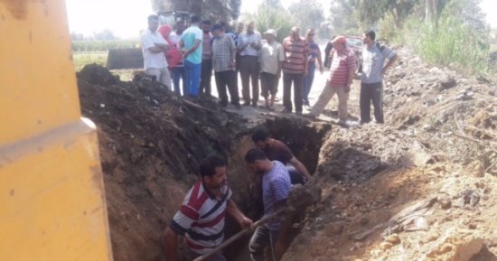 كسر بماسورة مياه بسبب هبوط أرضى فى الغربية