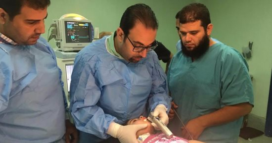 إجراء أول عملية منظار شُعَبى صلب لاستخراج جسم غريب من طفلة بالمنصورة