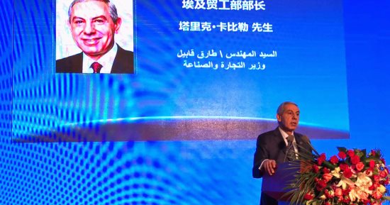 وزير التجارة والصناعة يشهد توقيع 5 اتفاقيات بين مصر والصين.. قابيل: السوق المصرية تفتح ذراعيها للاستثمارات الصينية.. و11مليار دولار حجم التبادل التجارى العام الماضى.. وإنتاج 500 ألف سيارة سنويا فى مصر حتى 2022