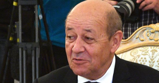 باريس تؤيد محاكمة الإرهابيين الفرنسيين بالعراق 