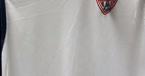 بالصور.. الزمالك يتسلم الدفعة الأولى من ملابس الموسم الجديد