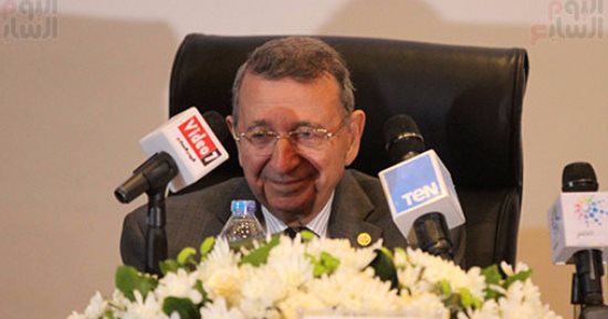 العالم مصطفى السيد: فريق بحثى بمدينة زويل يسابق الزمن للقضاء على السرطان