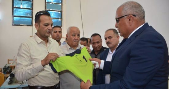 محافظ الوادى الجديد يوجه بتوفير الزى المدرسى الموحد للطلاب الأيتام مجانا  