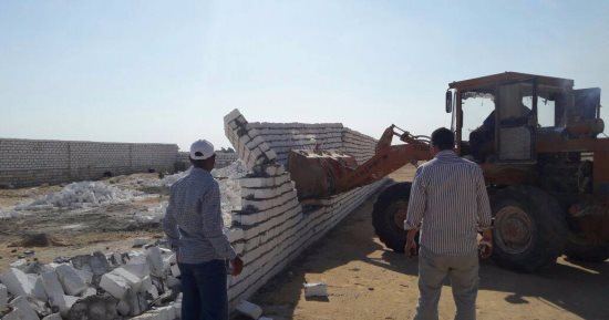 بالصور .. إزالة التعدىات على أراض أملاك الدولة ببنى مزار بالمنيا