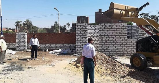بالصور.. إزالة 20 حالة تعد على الاراضى الزراعية بمركز المراغة فى سوهاج