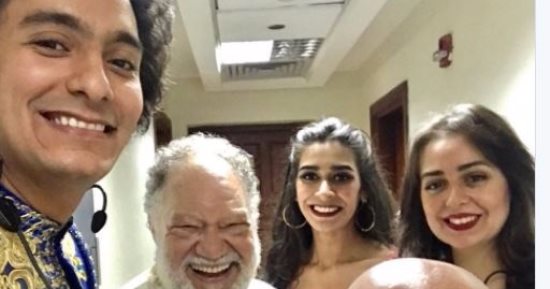 محمد محسن ينشر صورة من كواليس آخر عرض لمسرحية "ليلة من ألف ليلة"