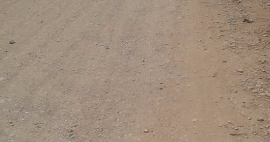 أهالى قرية كوم البحاء بقنا يطالبون برصف طريق كوم العسيرات
