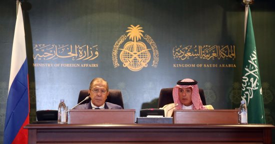 بالصور.. بدء محادثات وزير الخارجية الروسى ونظيره السعودى فى جدة