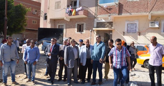  محافظ الإسماعيلية يتابع مشروع تطوير المنطقة العشوائية بالشيخ زايد