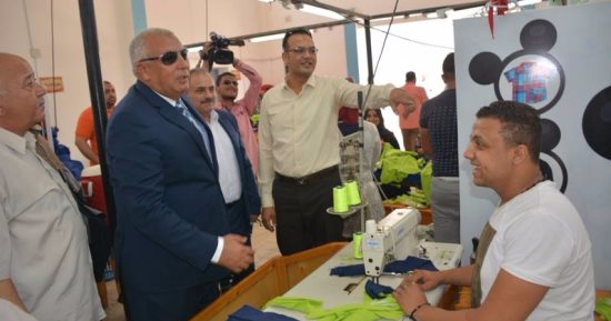 افتتاح معرض التربية والتعليم للزى المدرسى الموحد بالخارجة 