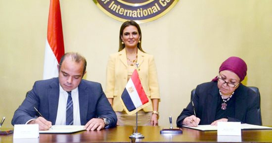 بالصور سحر نصر تشهد توقيع بروتوكولين للاستثمار مع البورصة ومصر للمقاصة