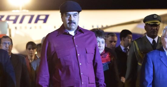 بالصور.. الرئيس الفنزويلى يبدأ زيارة رسمية إلى الجزائر