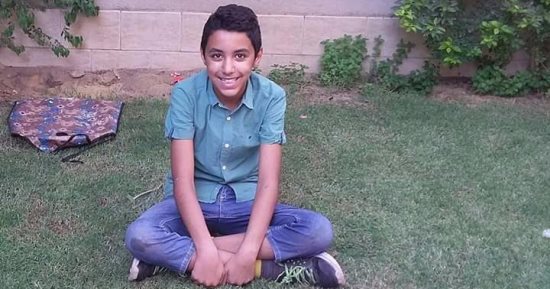 "فنان صغير" يشارك صحافة المواطن بلوحاته الفنية