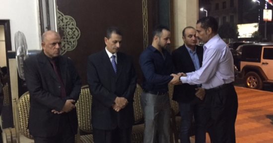 بالصور.. الفنان محمد عطية يتلقى عزاء والده بدار مناسبات فى طنطا