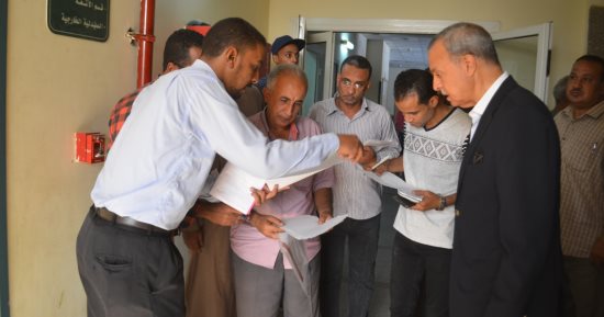 محافظ قنا: إحالة طبيب و6 من الممرضين بمستشفى قـفط التعليمى للتحقيق 