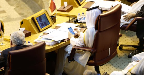 إعلام إيران يحتفى بمدح مندوب قطر فى الجامعة العربية لنظامها