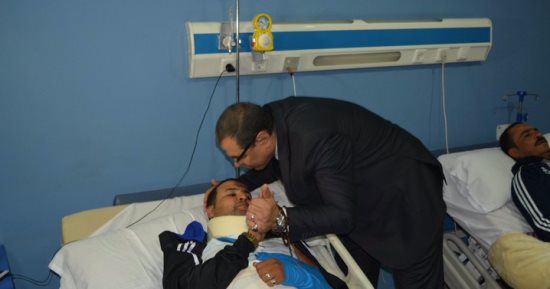 بالصور.. وزير القوى العاملة يزور مصابى الشرطة فى أحدث العريش