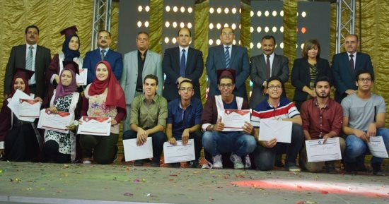 محافظ سوهاج يكرم أوائل الشهادات العامة بمدرسة جيل المستقبل