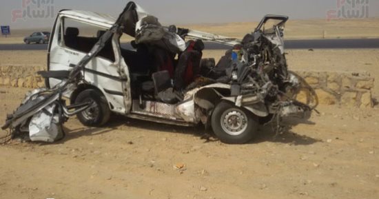اصابة 3 أشخاص فى انقلاب سيارة ملاكى بطريق غارب الغردقة 