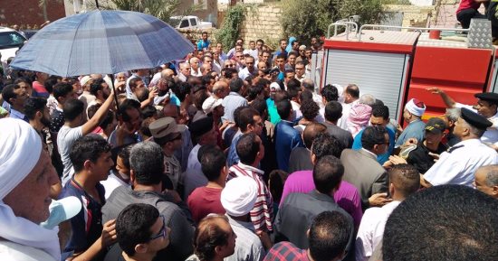 بالصور.. أهالى أبو صوير بالإسماعيلية يودعون شهيد الواجب فى سيناء