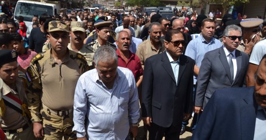 ​بالصور.. محافظ الغربية يتقدم جنازة الشهيد محمود أبو هبل بمحلة مرحوم