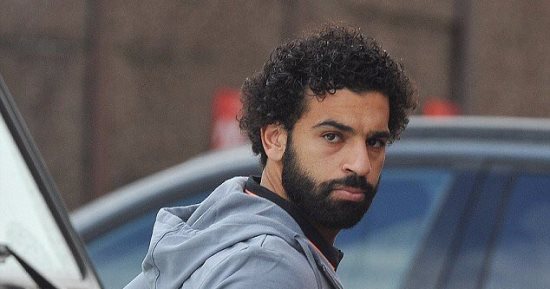 بالفيديو.. محمد صلاح يصافح لاعبى المنتخب فى برج العرب