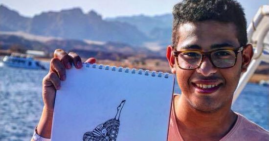 بالصور.. شاب يبرع فى رسم لوحات بألوان الزيت ويحلم بالعالمية