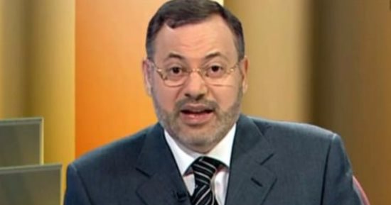 نقيب الإعلاميين: مذيع قناة الجزيرة أحمد منصور منتحل صفة إعلامى