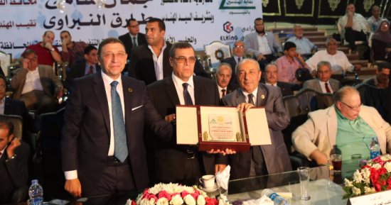 بالفيديو.. محافظ الفيوم يُكرّم الطلاب المتفوقين من أعضاء نقابة المهندسين
