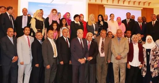 بالصور.. محافظ جنوب سيناء يلتقى دارسى كلية الدفاع الوطنى