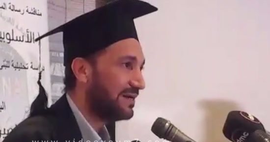 جدل حول منح نصير شمة الدكتوراه بعد تقدمه برسالة ماجستير.. معترضون: فوضى علمية وغير قانونية.. ورئيس اللجنة: أوصينا بمنحه الدرجة ولن يحصل عليها إلا بموافقة الجامعة.. والفنان: رئيس الجامعة رحب بتوصيات اللجنة